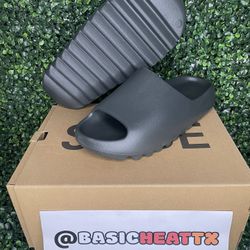 Size 11 Men - Adidas Yeezy Slide Dark Onyx