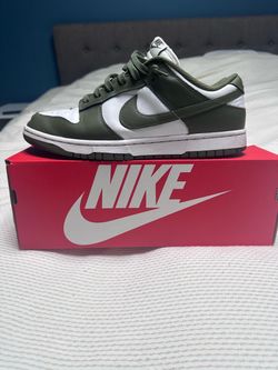 Nike dunks  9.5M