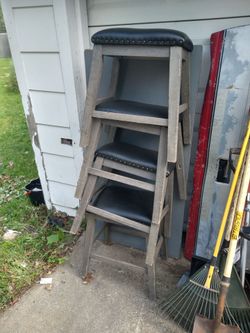 Saddle stools