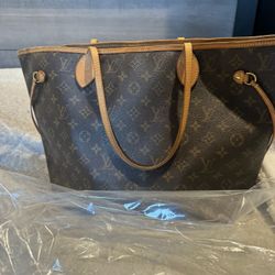 Authentic Louis Vuitton Monogram Canvas Neverfull Bag- Used 