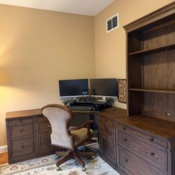 📍Office Set + Chair — Pottery Barn