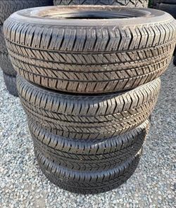 265 70 17 Bridgestone tires Con 80% de Vida Las 4