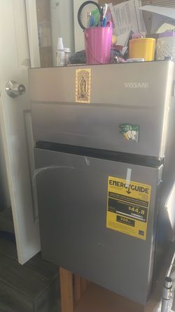 Vissani Top-Freezer Refrigerator