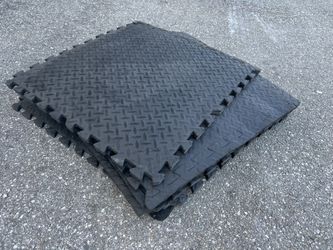 (6) 24.25” Gym Floor Tile Mats! Good condition, some wear. .75” Thick !  24.25x24.25x.75