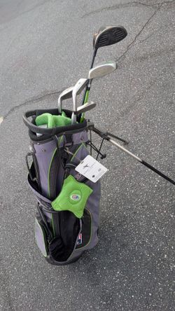 Kids golf clubs with bag club set good condition kid's