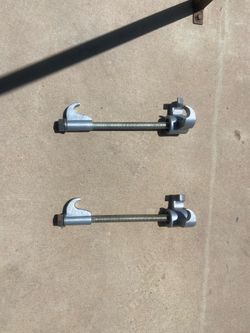 Coil spring compressor