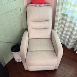 Midsized Reclining Chair