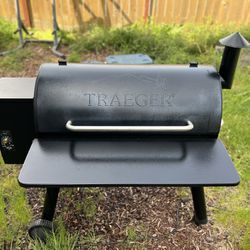 GREAT CONDITION Traeger Grill Pro 34 -Black Finish With accessories 