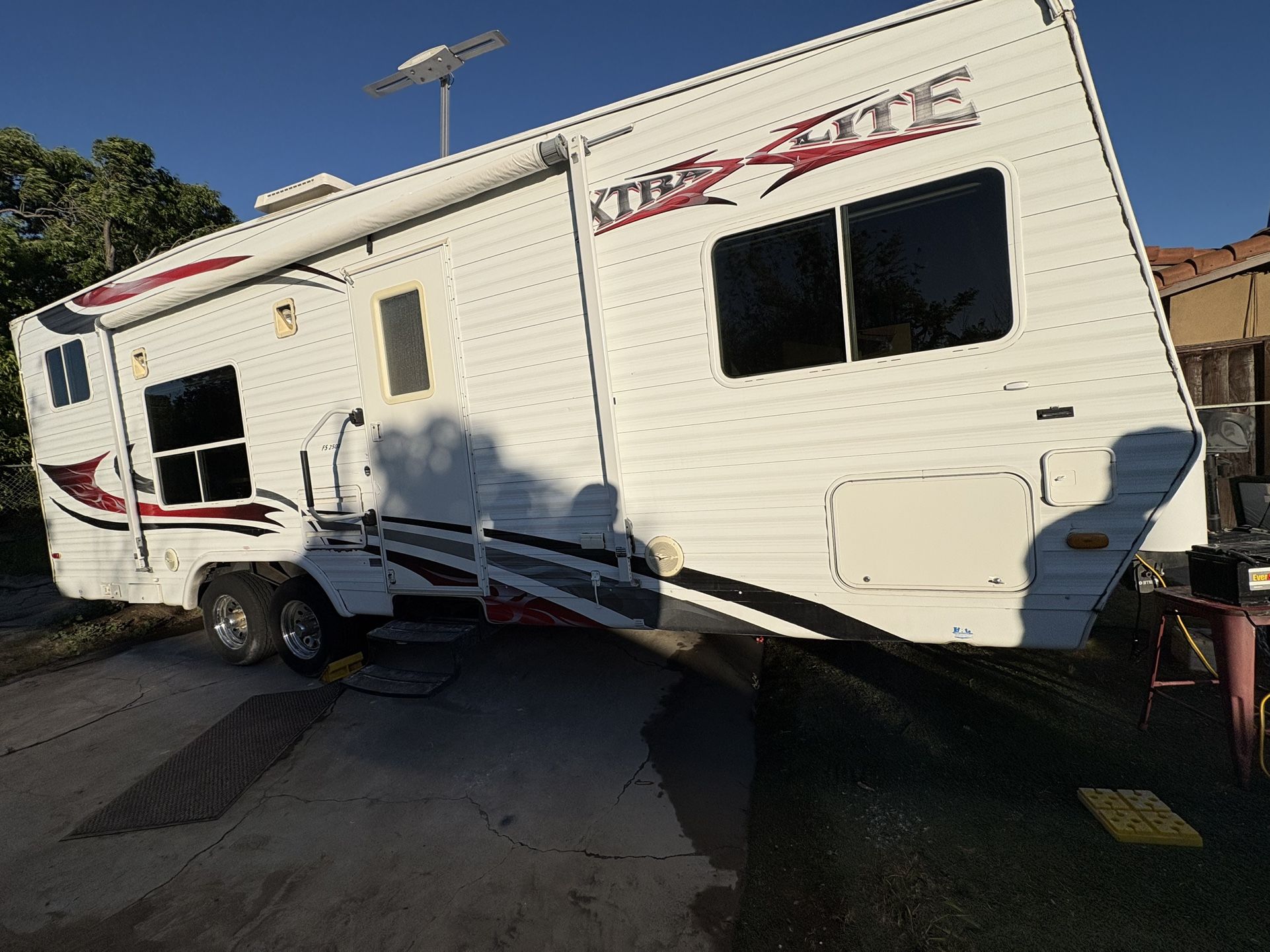 2008 Ragen Extra Light 27ft Toy Hauler