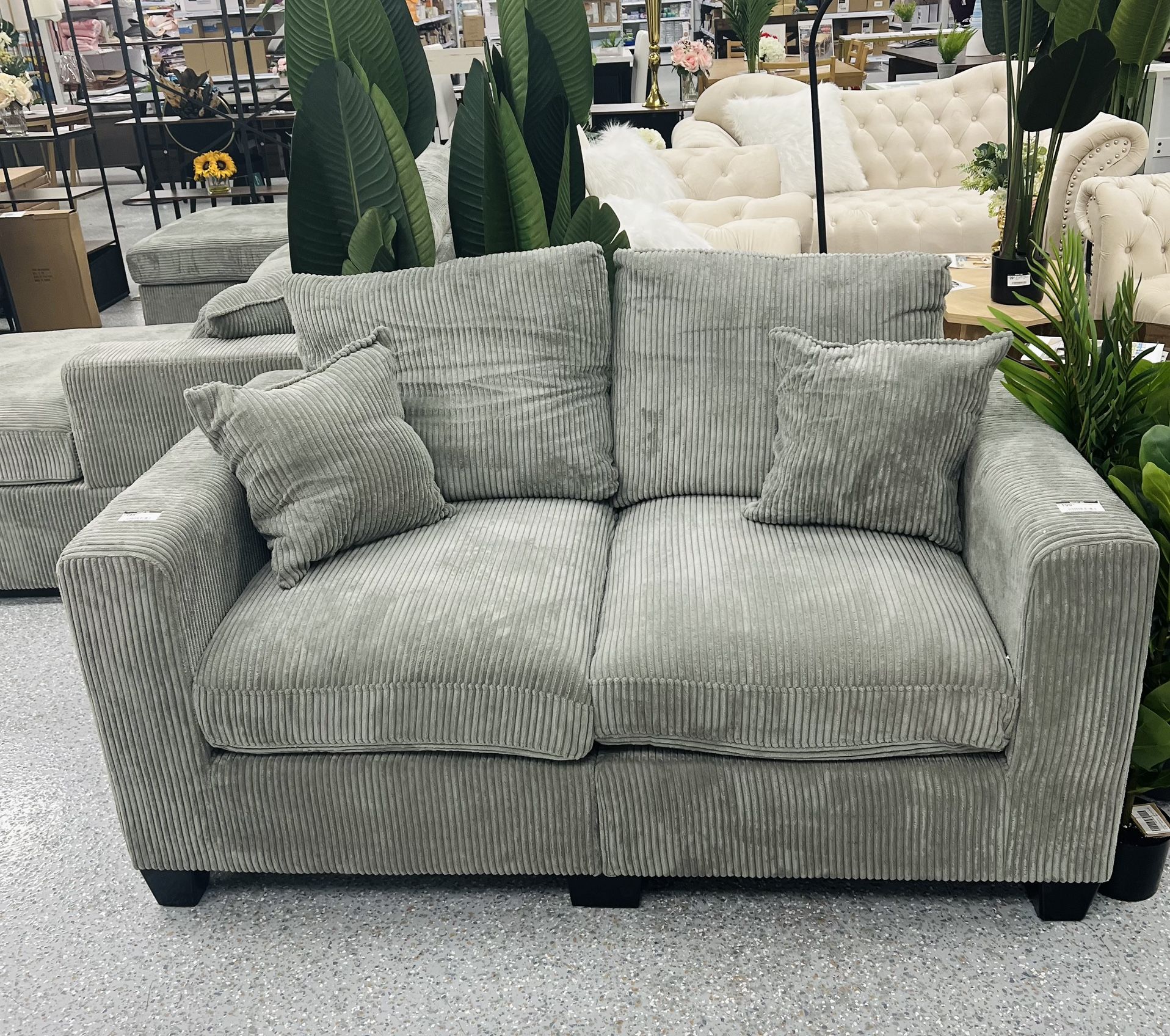 Grey Loveseat – Cozy & Stylish F8427-1