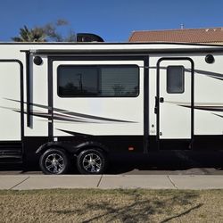 2019 Forest River Wildcat Toy Hauler 