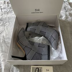 New Ladies Shoes… Houndstooth Boots  By Designer  Something Navy  6.5 