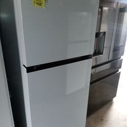 New LG top and bottom refrigerator white