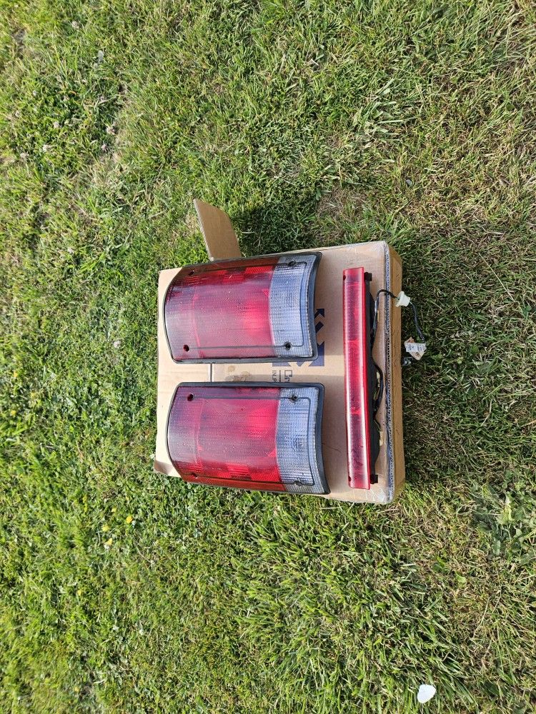 Excursion Tail Lights + 3rd Light (2000-05)