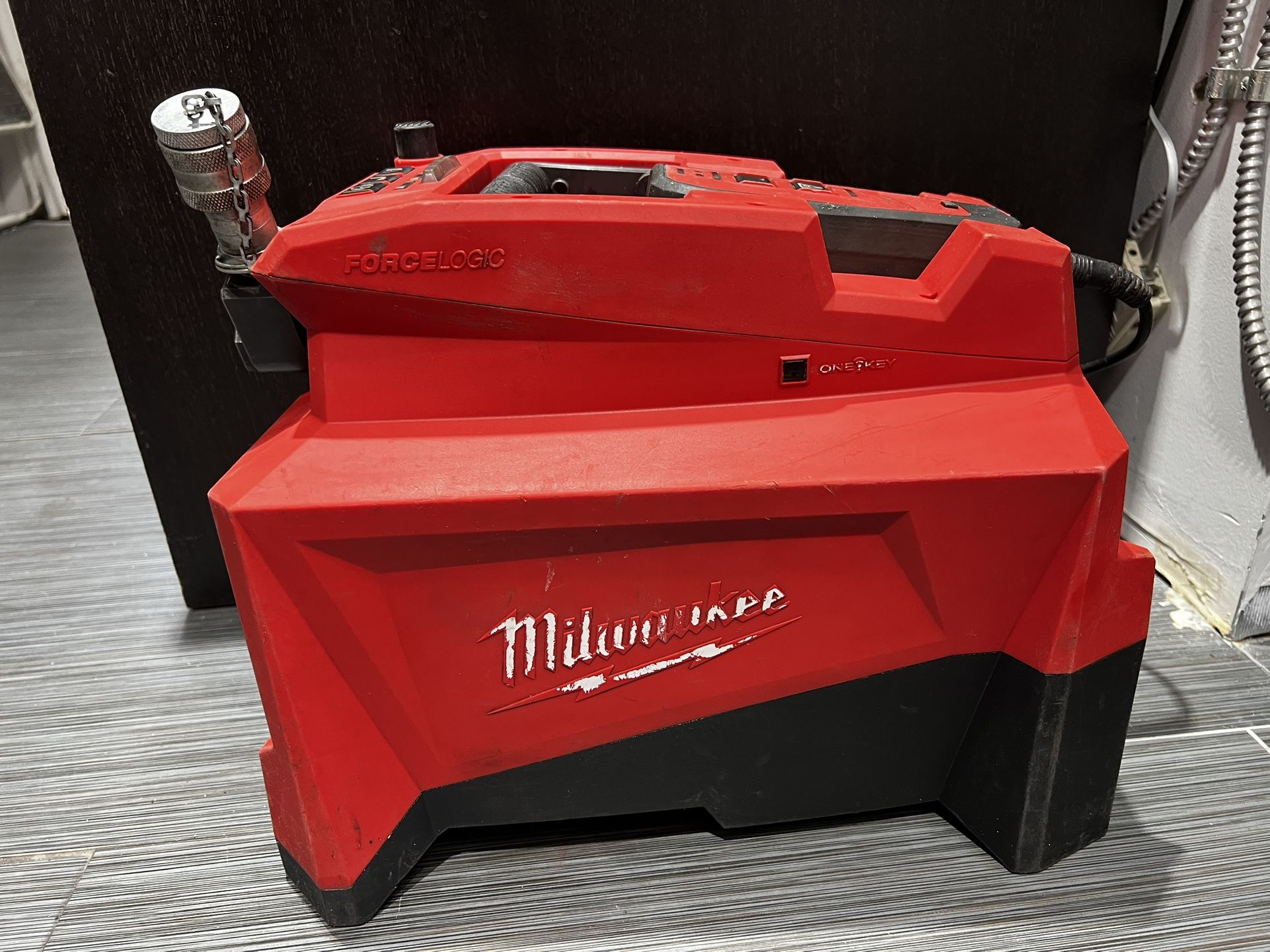 Milwaukee 2774-20 M18 Force Logic 10,000psi Hydraulic Pump