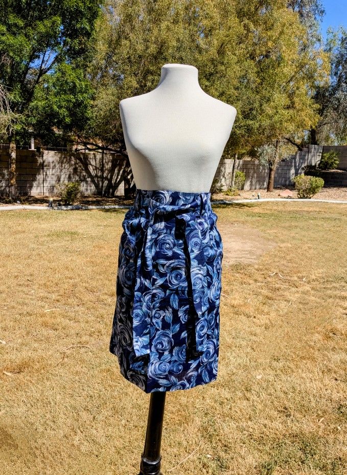 1980s Vintage Blue Roses Petite Small Korean Victory Town Maxi Skirt w/Sash EUC