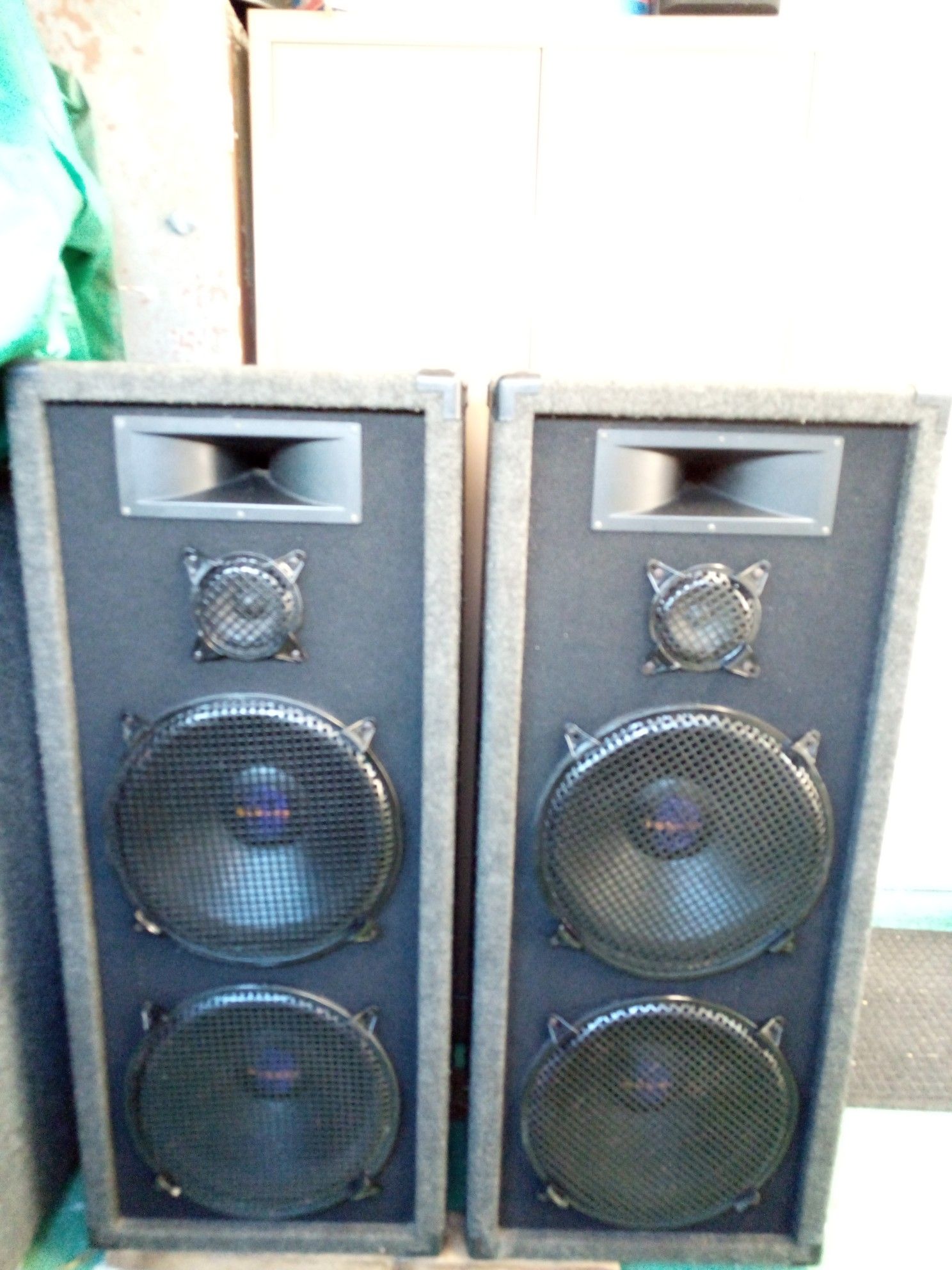 Pro studio hot sale speakers 15