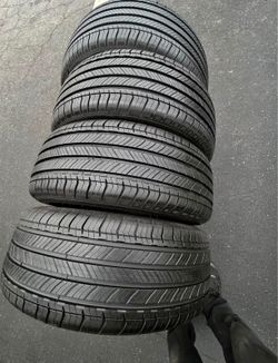 225/55/17 Hankook 📍📍 Vendo un set de llantas con 80% de vida las 4 📍🌟