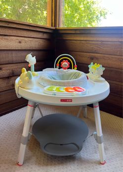 Skip Hop activity center