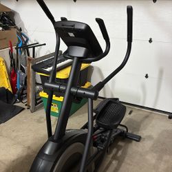 Nordic Trac NordicTrack Studio Smart Elliptical with 20 Digital Resistance Levels, Compatible with iFIT Personal Training