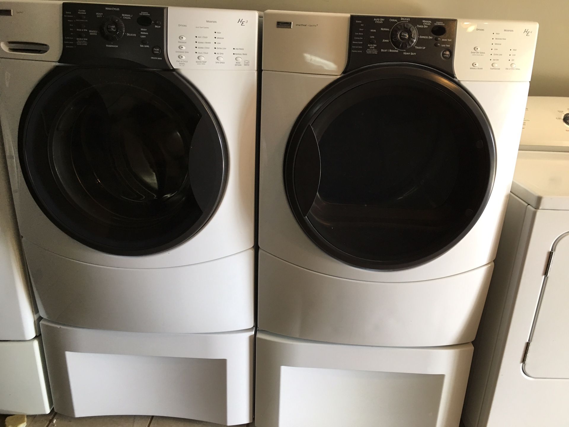 Kenmore Elite Washer and Electric Dryer Set with Pedestal $550