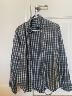 GAP BUTTON DOWN