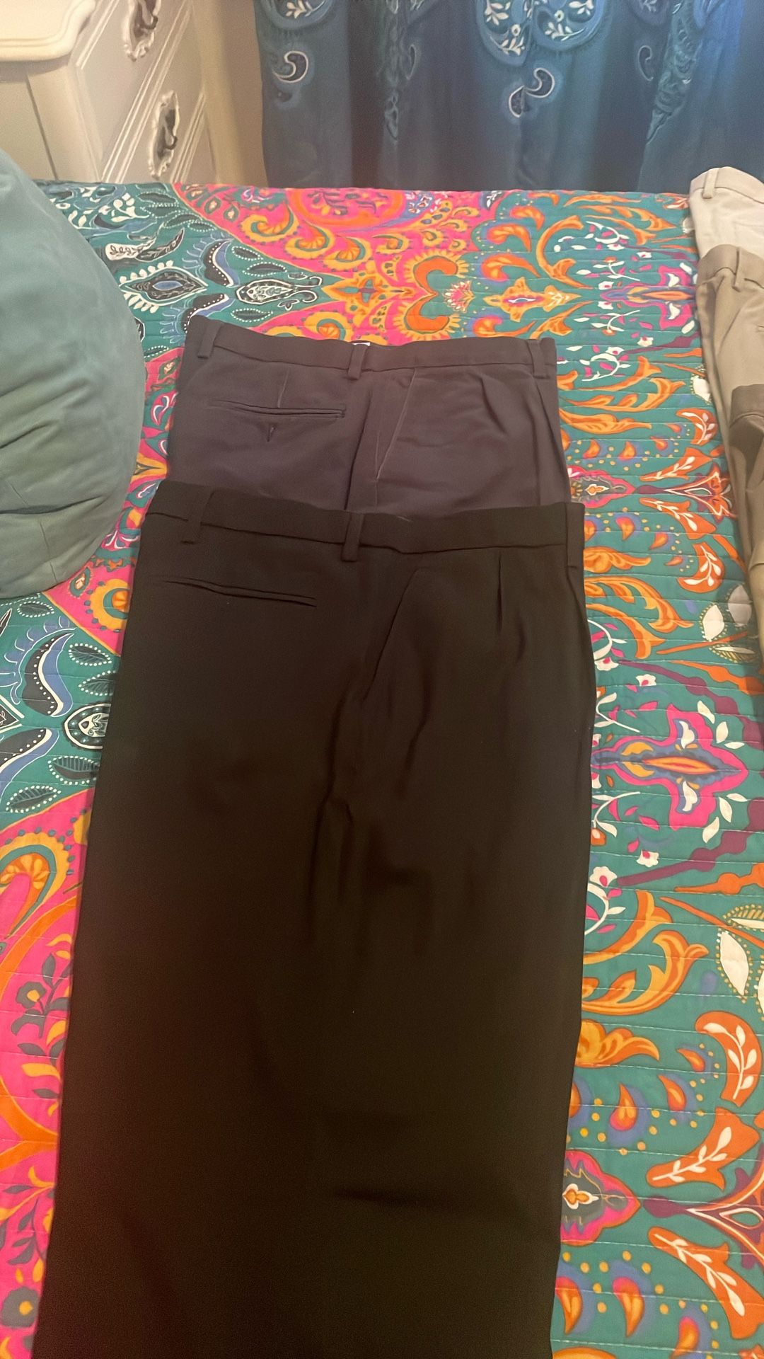 Men’ Pleated Dockers