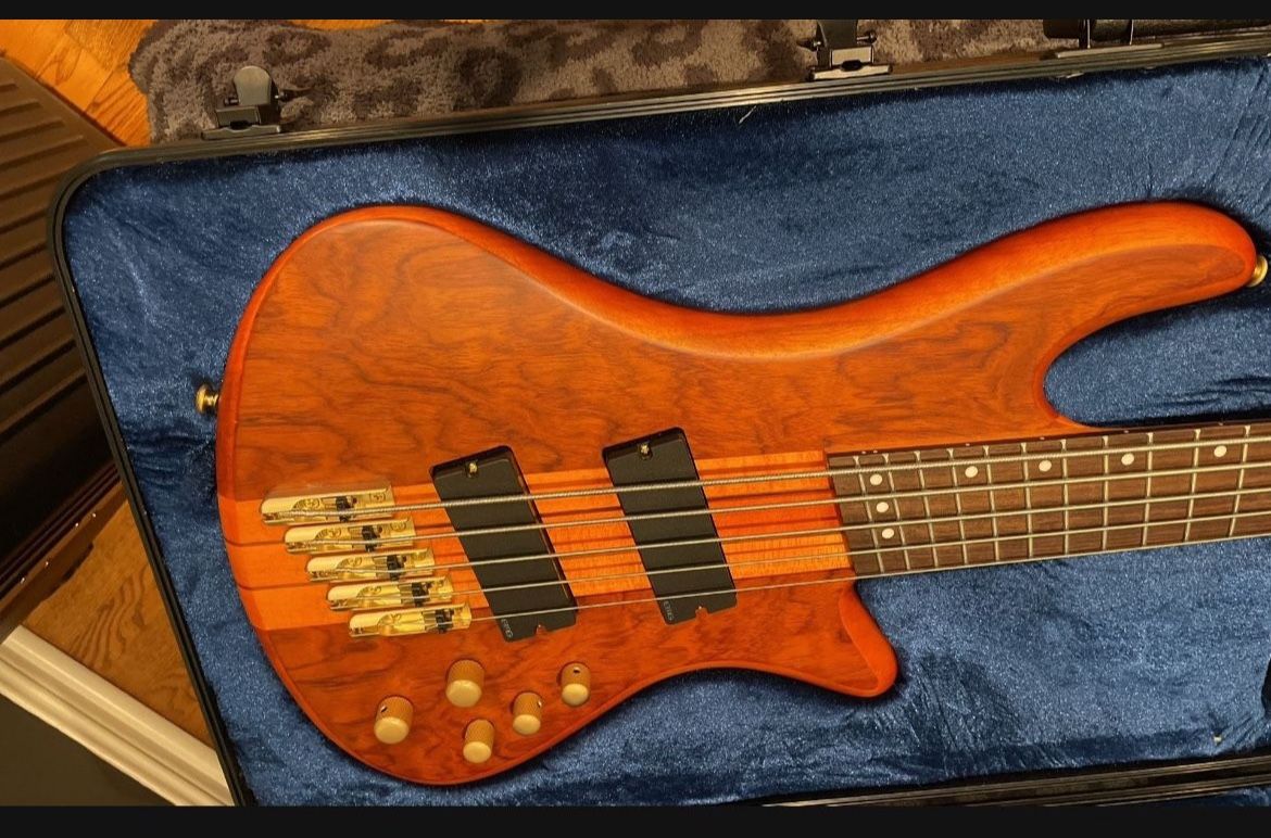 Schecter Stiletto Studio 5 NeckThru (FF) **CASE INCLUDED**