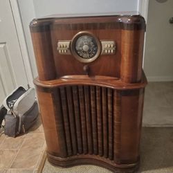 1940’s Zenith Upright Radio 