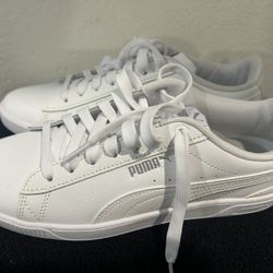 Women’s Pumas Size 8