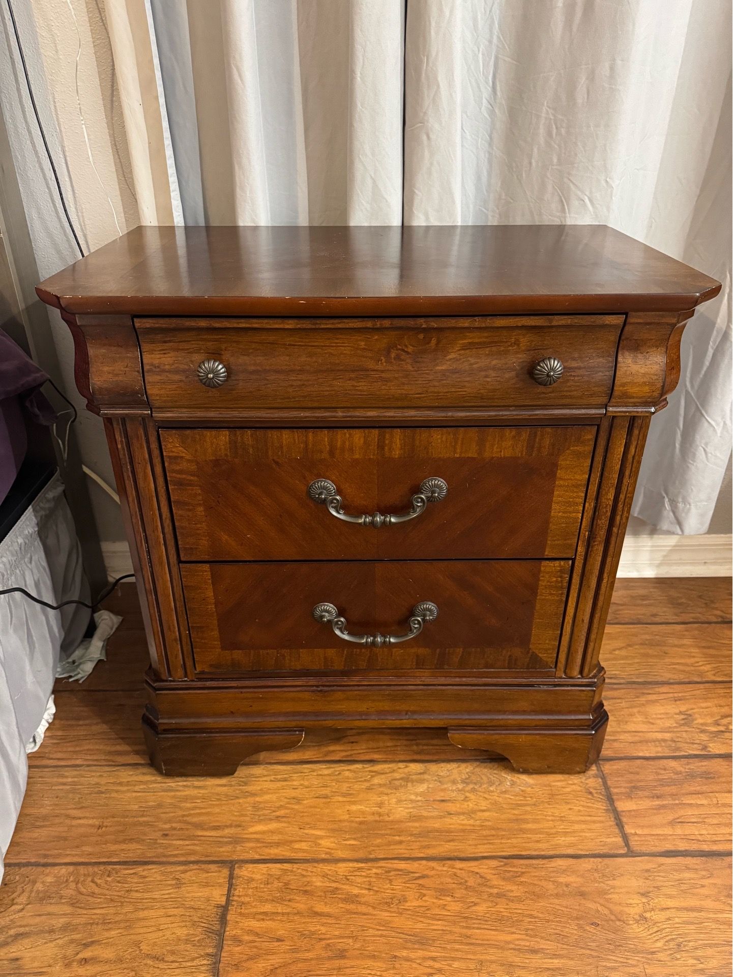 Traditional cherry/mahogany nightstand
