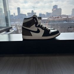 Air Jordan 1 Retro High “Dark Mocha”