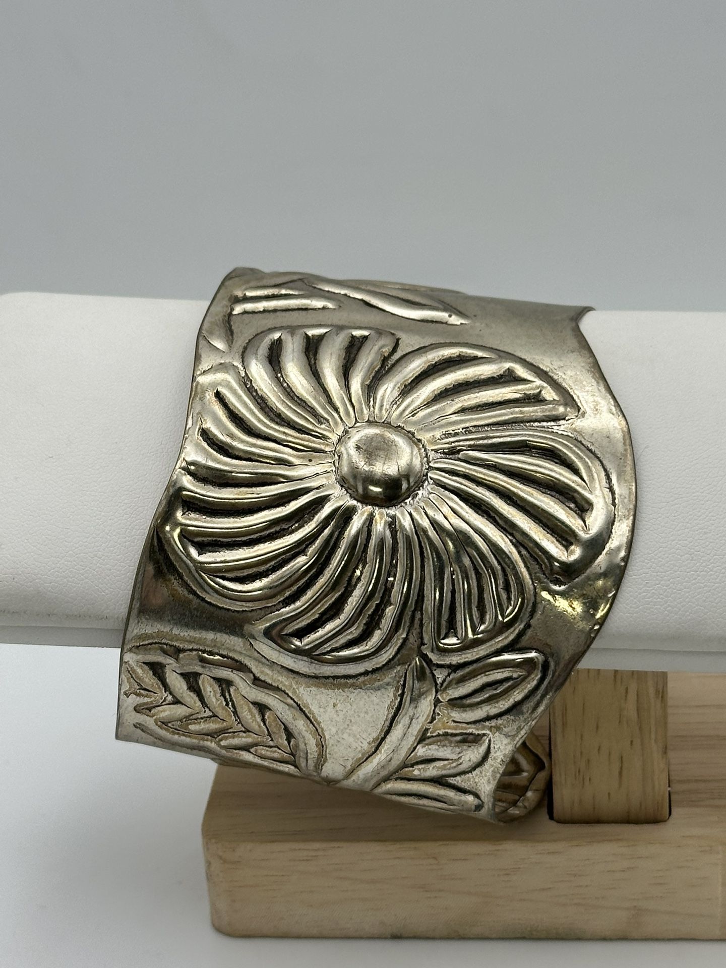 Vintage Metal Cuff Bracelet Flexible 1 1/2” Opening 2 1/2 Wide 7 1/4-8” Size 