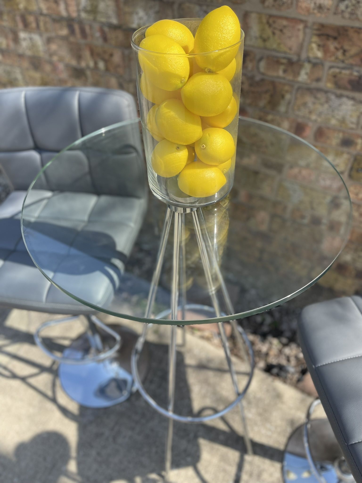 Table Chairs And Lamp