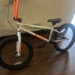 Mongoose Logion BMX Bike, 20-Inch Wheels, Hi-Ten Steel Frame, Micro Drive 25x9T BMX Gearing