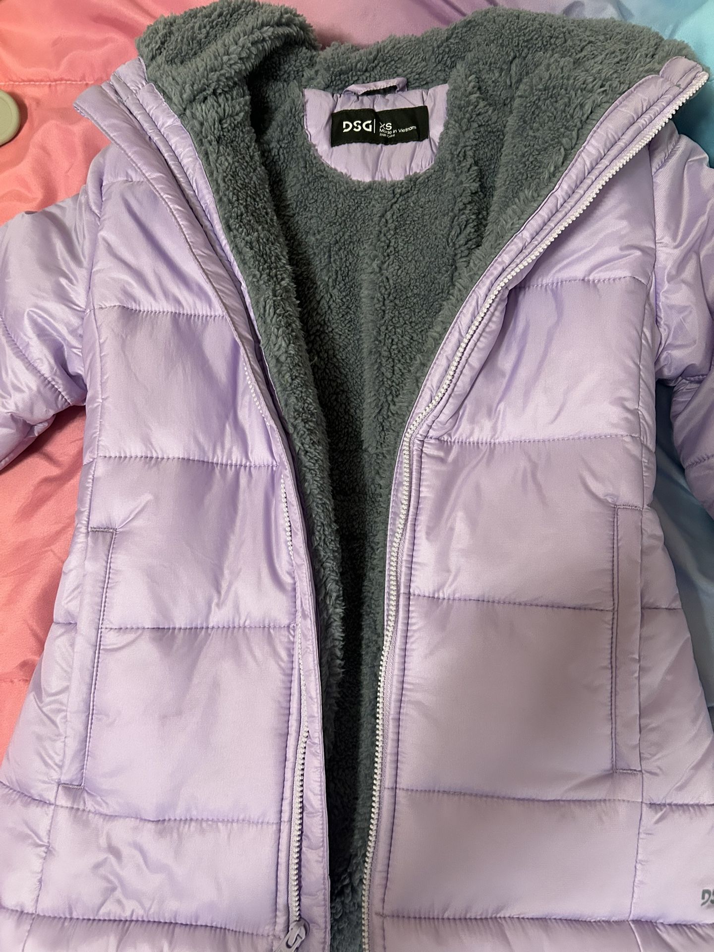Kids Size 4-5 Puffer Jacket - Amazing Condition