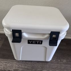 YETI Roadie 24 Cooler – White