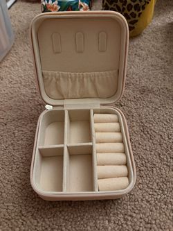 Travel jewelry case