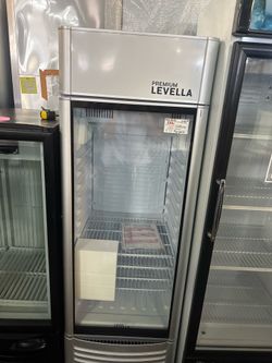Glass door refrigerator