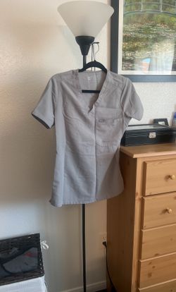 Small Figs Gray Scrub Top 