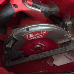 Milwaukee Cordless Saw 