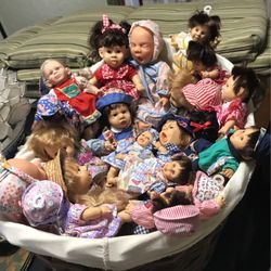 Hi-Go Baby Mini Dolls Collection , 25 Dolls .