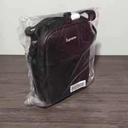 FW23 SUPREME LEATHER BLACK SHOULDER BAG / BRAND NEW / NWT / DEADSTOCK