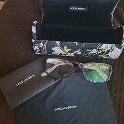 EXCELLENT CONDITIONS " AUTHENTIC DOLCE GABBANA WOMAN'S GLASSES WITH CASE, DUSTCLOTH, CARD 40$
