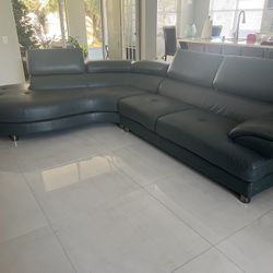 The Sofia Vergara Cassinella hydra 2pc sectional's stylish.