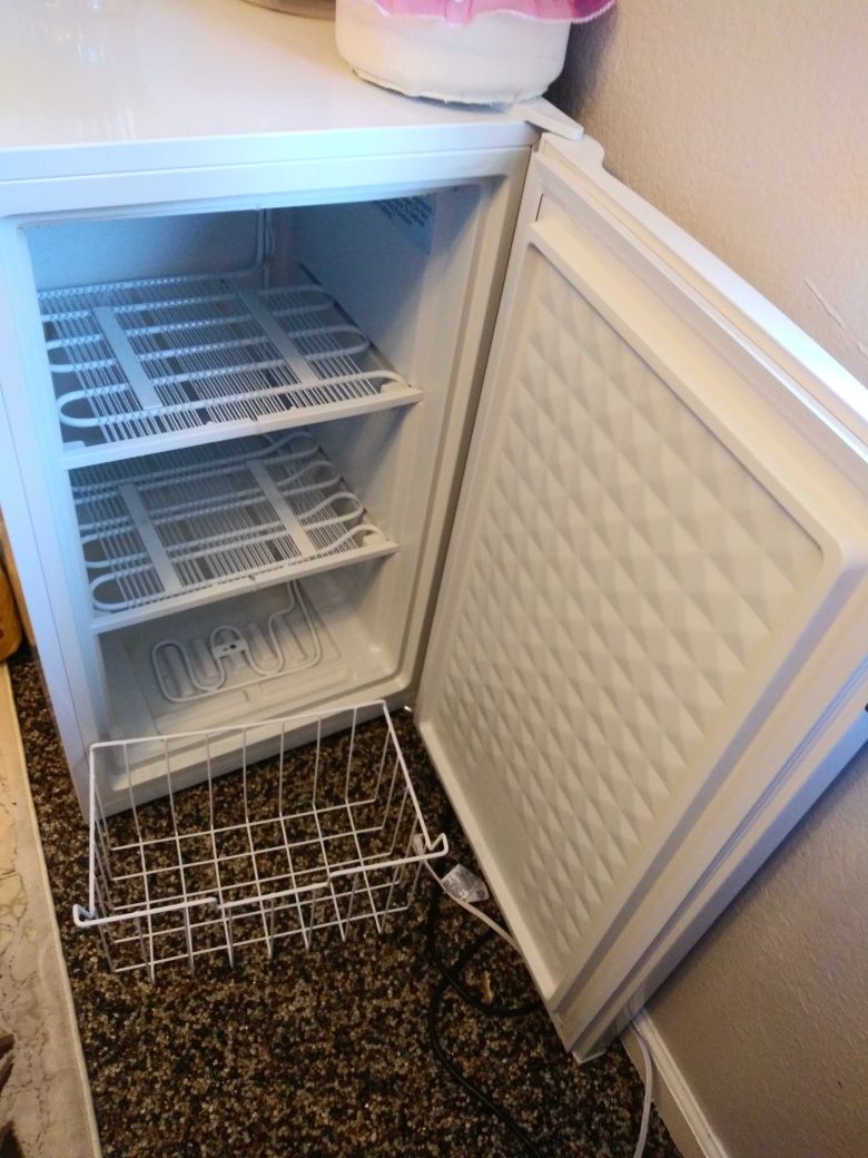 Freezer refrigerator small