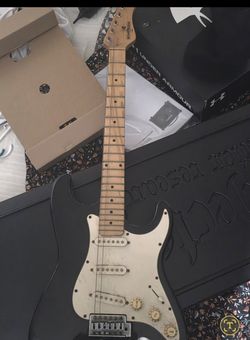 BEHRINGER USED GUITAR