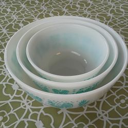 Vintage Pyrex Bowls Amish Butterprint