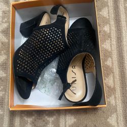 Womens 7 Medium unisa Heel