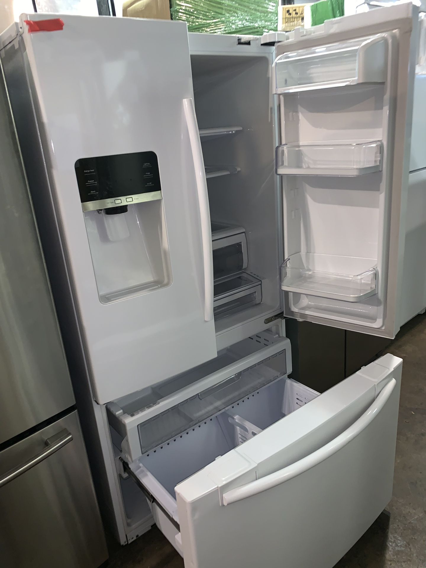 SAMSUNG 36in. French doors refrigerator working perfectly with 4 months warranty